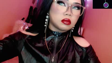 Snapshot of amiadoll chatting on February 2026 03:32:01 PM Queen Mireska online show from February 2026 03:32:01 PM