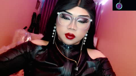 Snapshot of amiadoll chatting on March 2026 05:42:01 PM Queen Mireska online show from March 2026 05:42:01 PM