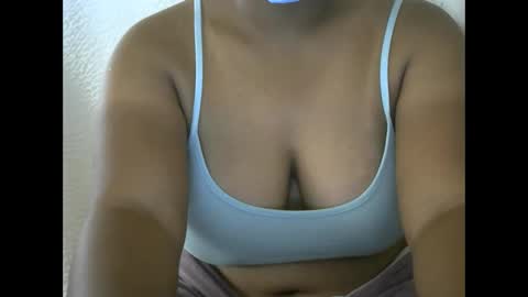 Snapshot of amichouu chatting on November 2025 08:39:02 AM amichouu online show from November 2025 08:39:02 AM