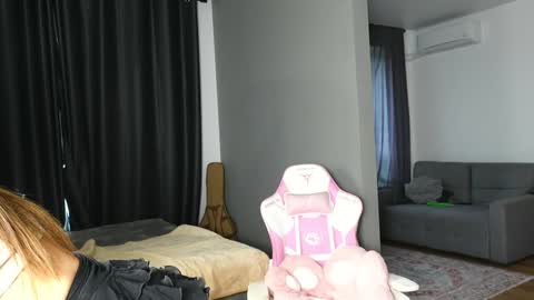 A online show from September 2025 07:57:01 AM