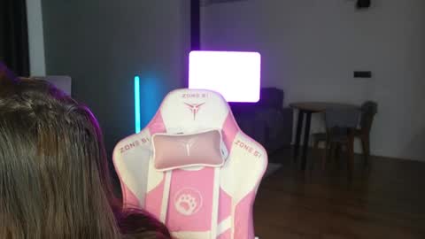 A online show from October 2025 08:15:02 AM