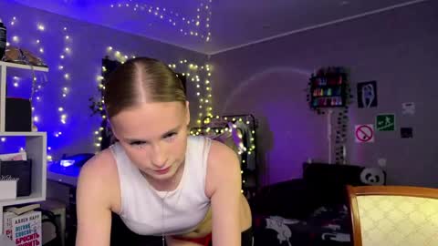 Amily online show from April 2026 02:39:01 PM