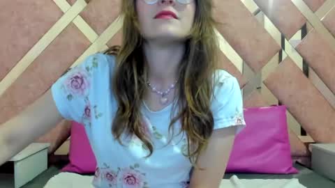 Snapshot of amira_xx2 chatting on June 2026 01:04:01 PM amira xx2 online show from June 2026 01:04:01 PM
