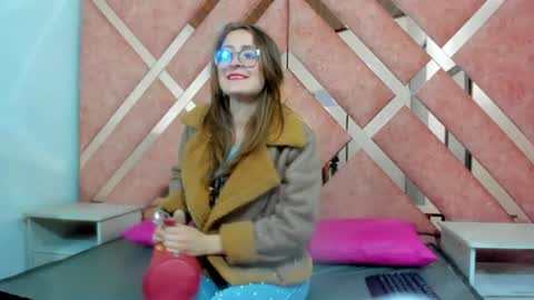 Snapshot of amira_xx2 chatting on August 2026 08:14:01 PM amira xx2 online show from August 2026 08:14:01 PM