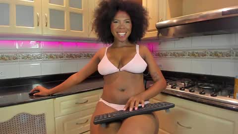 amirajones online show from May 2026 08:17:01 PM