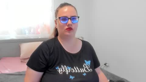 Snapshot of amiravyxen chatting on June 2026 05:28:01 AM Amira Vyxen online show from June 2026 05:28:01 AM