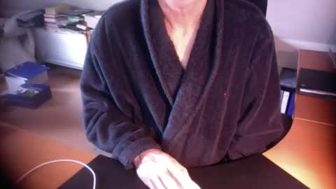 Amor2200 online show from November 2025 08:14:01 AM