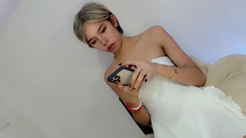 Belle Tylor online show from January 2025 04:50:01 AM