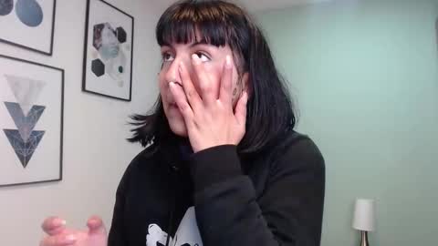 Amy 3 online show from October 2025 04:34:01 AM