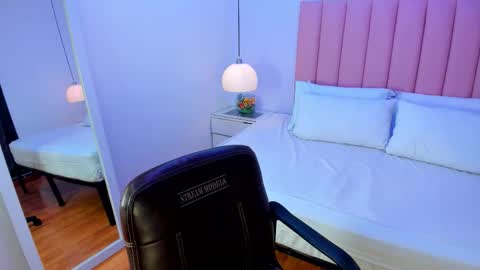 Aleja   online show from October 2025 11:23:01 PM