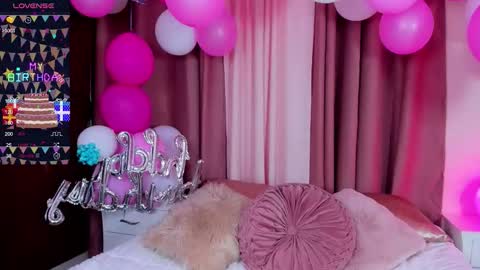 Snapshot of amy_innocent_ chatting on November 2025 08:43:01 PM Amy online show from November 2025 08:43:01 PM