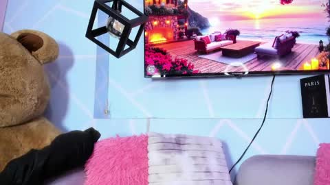 Emy Noa  online show from April 2026 12:55:01 AM