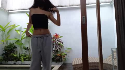 girl next door named Amy online show from February 2025 05:31:02 AM