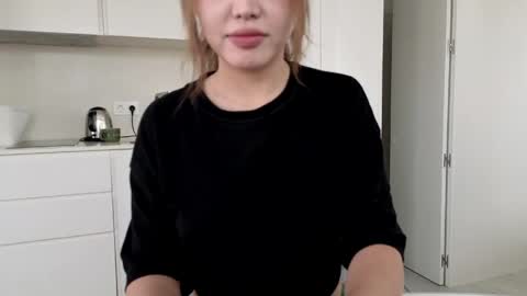 Snapshot of amyalwayshere chatting on May 2026 03:50:02 PM girl next door named Amy online show from May 2026 03:50:02 PM