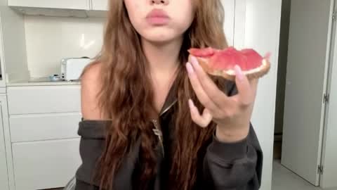 Snapshot of amyalwayshere chatting on May 2026 02:33:01 PM girl next door named Amy online show from May 2026 02:33:01 PM