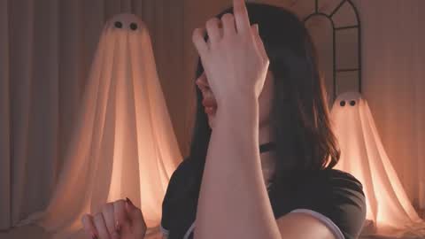 Amy Armstrong online show from October 2025 12:13:01 AM