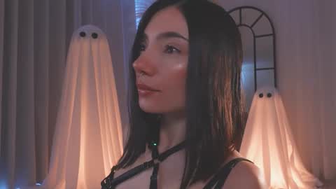 Amy Armstrong online show from October 2025 02:28:02 PM