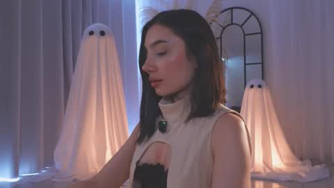 Amy Armstrong online show from October 2025 07:42:02 PM