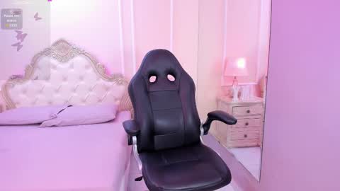 Amy online show from October 2025 07:33:02 PM