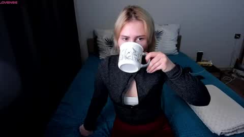 Snapshot of amymilson chatting on April 2026 04:33:01 PM amymilson online show from April 2026 04:33:01 PM