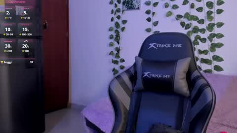 Snapshot of amypond__ chatting on March 2025 08:21:01 PM Amy online show from March 2025 08:21:01 PM