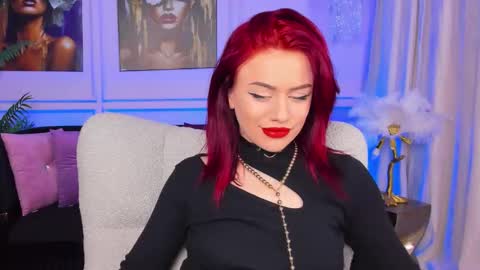 Mia online show from November 2025 08:36:02 PM