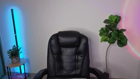 Aleja  online show from October 2025 06:14:02 AM