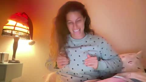 Amy Smilez online show from December 2025 10:42:01 AM