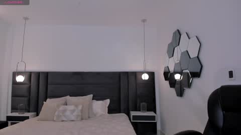 AMY WALKER online show from January 2025 10:12:02 AM