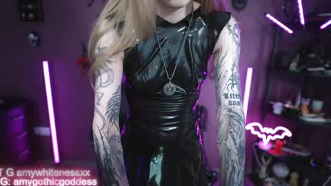Snapshot of amywhitenessxx chatting on May 2026 12:11:01 PM Amy switch Goddess divine Mistress online show from May 2026 12:11:01 PM