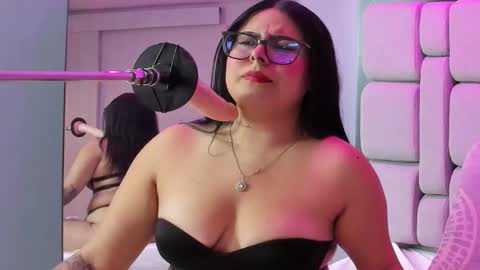 amywhitte_ online show from November 2025 07:29:01 PM