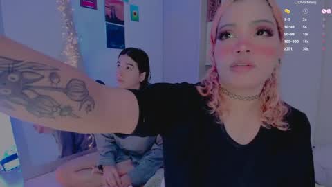Snapshot of amyy_rouse chatting on May 2026 10:33:01 AM Collinns online show from May 2026 10:33:01 AM