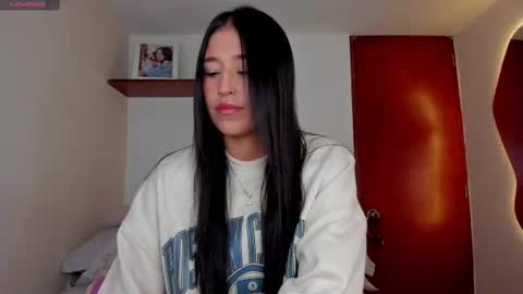Snapshot of ana_m_ chatting on June 2026 09:43:02 AM Ana online show from June 2026 09:43:02 AM