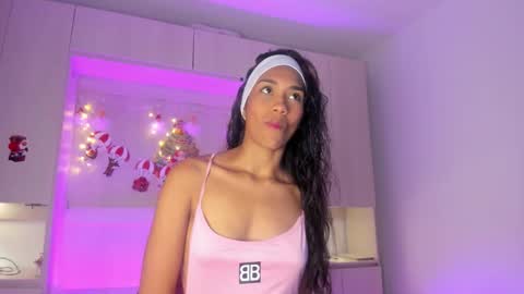 anaacollins_ online show from December 2025 07:42:02 PM