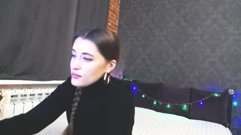 Anna online show from November 2025 01:11:02 PM