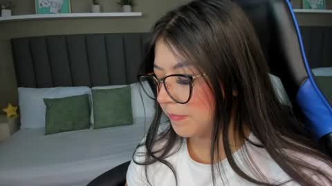 Snapshot of anagil_ chatting on June 2026 02:43:01 PM A N A online show from June 2026 02:43:01 PM