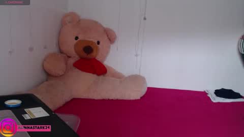 Anahi Browns online show from October 2025 07:09:02 PM