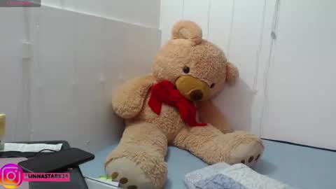 Anahi Browns online show from November 2025 07:02:02 PM