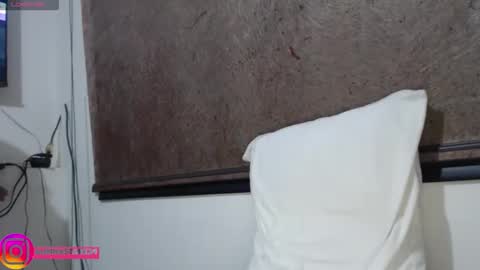 Anahi Browns online show from November 2025 09:14:02 PM