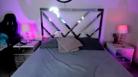 Anah Jones online show from September 2025 12:05:01 AM