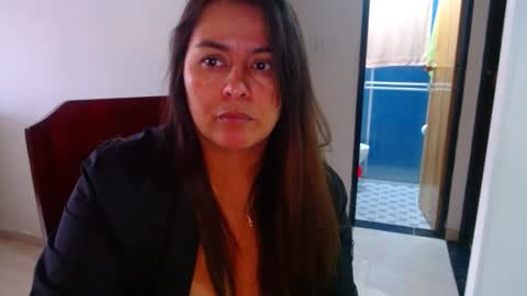 Snapshot of anaids_dam chatting on December 2024 09:40:02 PM anaids online show from December 2024 09:40:02 PM