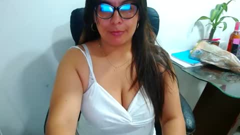 Snapshot of anaids_dam chatting on December 2024 07:24:02 AM anaids online show from December 2024 07:24:02 AM