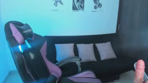      help me to get 100 thumps up  online show from March 2025 06:13:02 AM