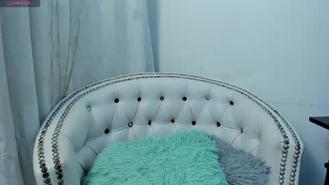 analia18  online show from February 2025 01:33:01 PM