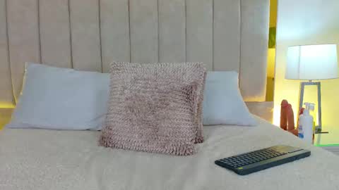 Mia online show from March 2026 12:24:02 PM