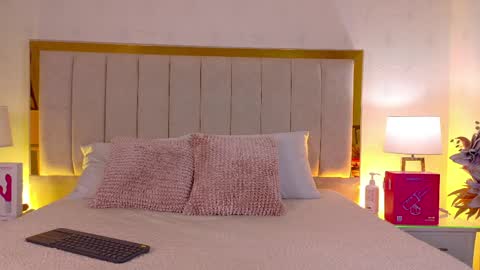 Mia online show from April 2026 12:14:02 PM