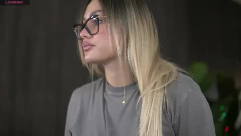 AnastasyaNoir online show from November 2025 06:19:01 AM