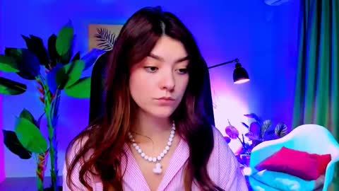 Ana online show from November 2025 01:54:02 PM