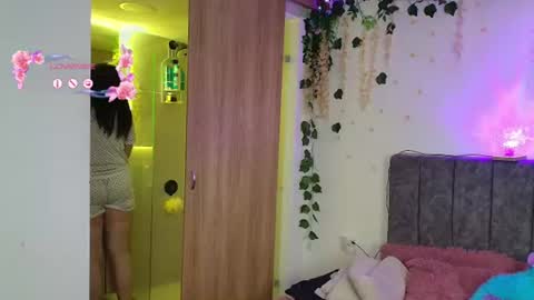 Snapshot of andra_rosse chatting on June 2026 08:55:02 PM Andra de la Rosse online show from June 2026 08:55:02 PM