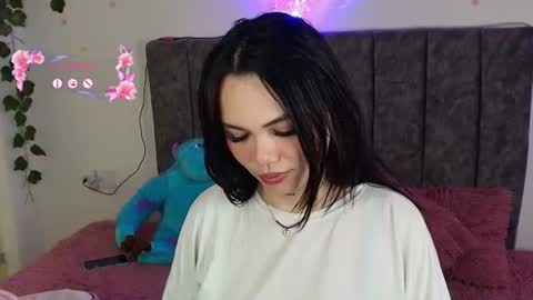 Snapshot of andra_rosse chatting on June 2026 06:33:01 AM Andra de la Rosse online show from June 2026 06:33:01 AM